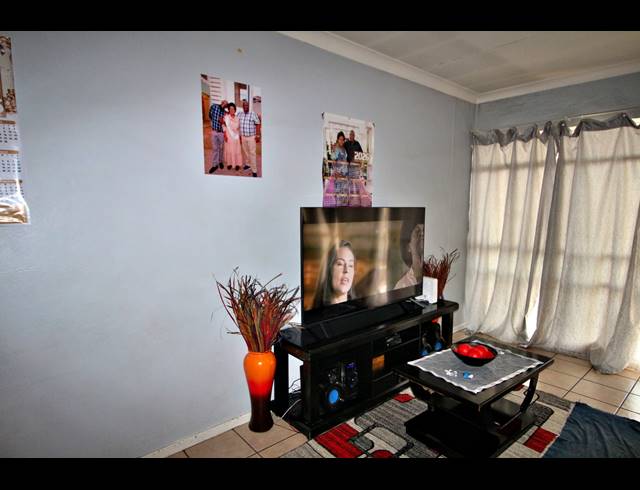 1 BEDROOM APARTMENT FOR SALE IN RHODESFIELD